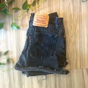 Vintage Levi’s Black High-Waisted Shorts